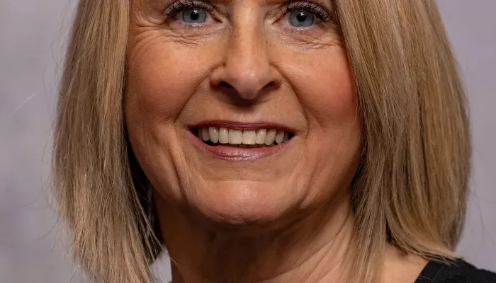 a head and shoulder photo of Jo Meredith - Director of Tutoring Plus